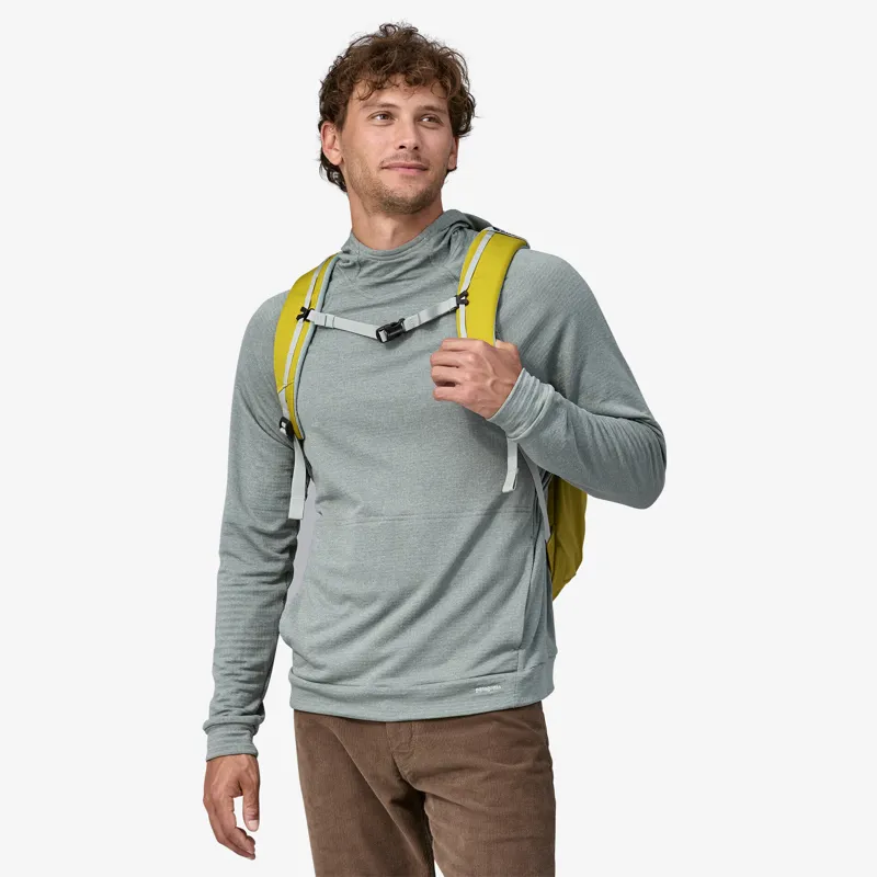 Patagonia Black Hole 25L Pack in Shrub Green-4