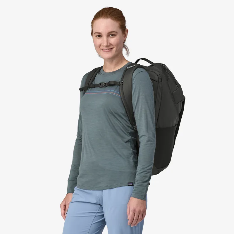 Patagonia 32-litre Black Hole Pack in Vessel Blue-2