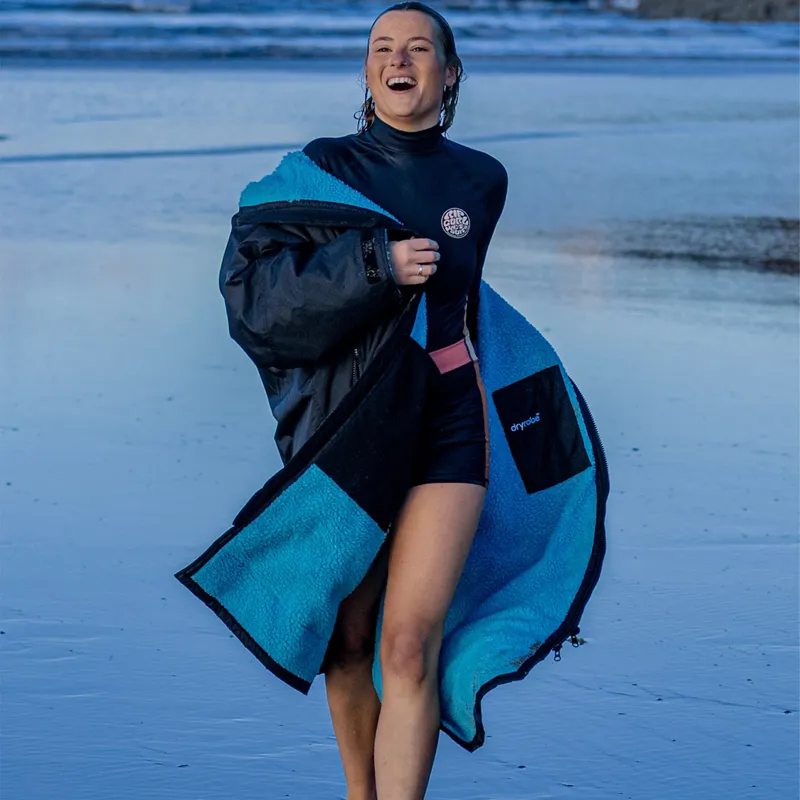 Dryrobe Advance Long Sleeve Change Robe in Black/Blue-3