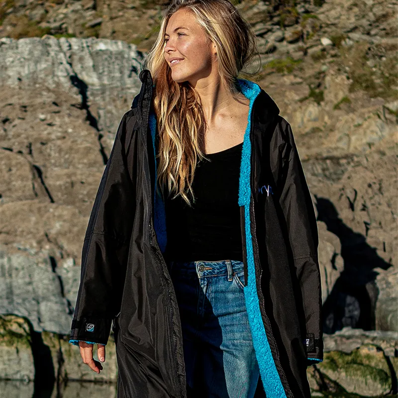 Dryrobe Advance Long Sleeve Change Robe in Black/Blue-5