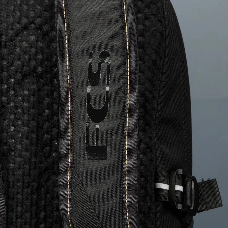 FCS Pacsafe Roam 25L Day Pack-9