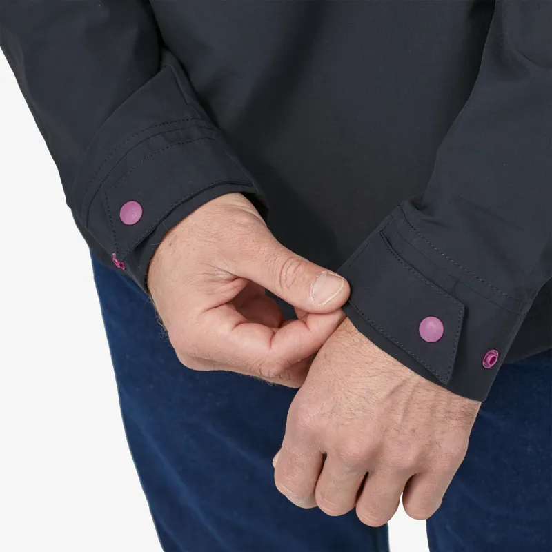 Patagonia Isthmus Anorak in Pitch Blue-4