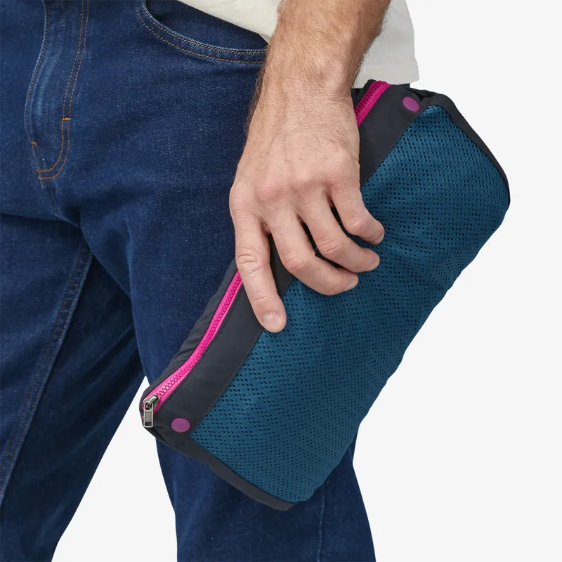 Patagonia Isthmus Anorak in Pitch Blue-6