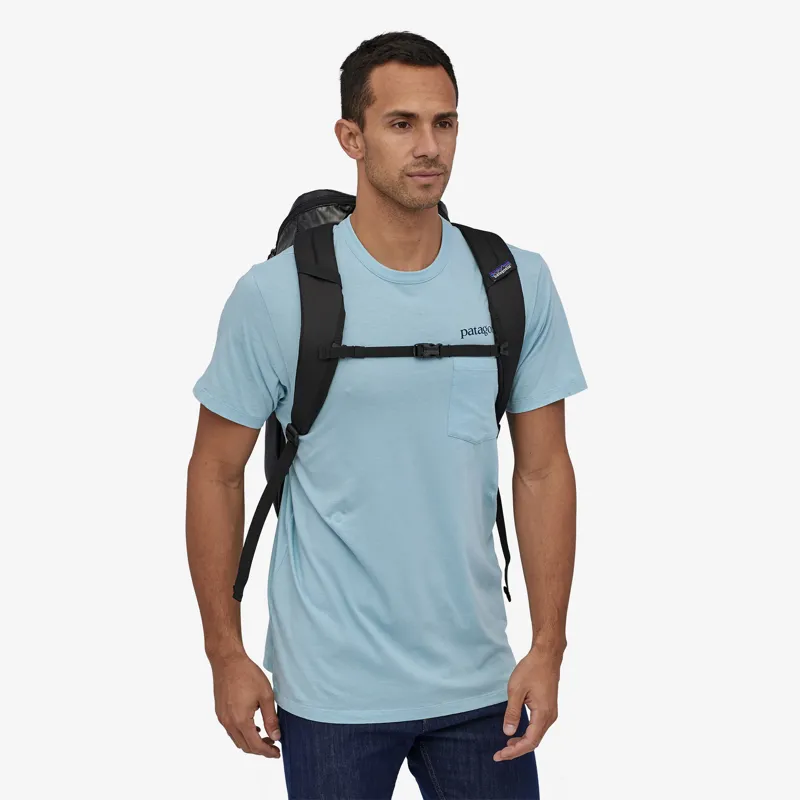 Patagonia Black Hole 25L Pack in Black-2