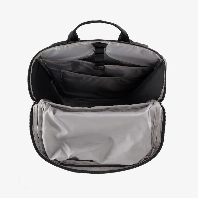 Patagonia Black Hole 25L Pack in Black-6