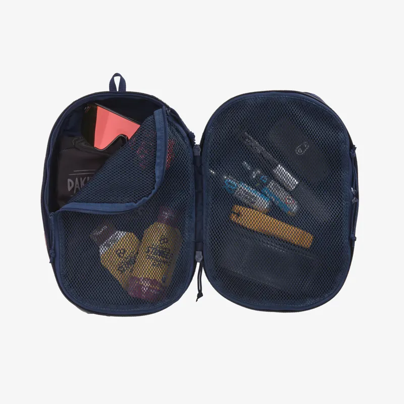 Patagonia Medium Black Hole Cube in Black-1