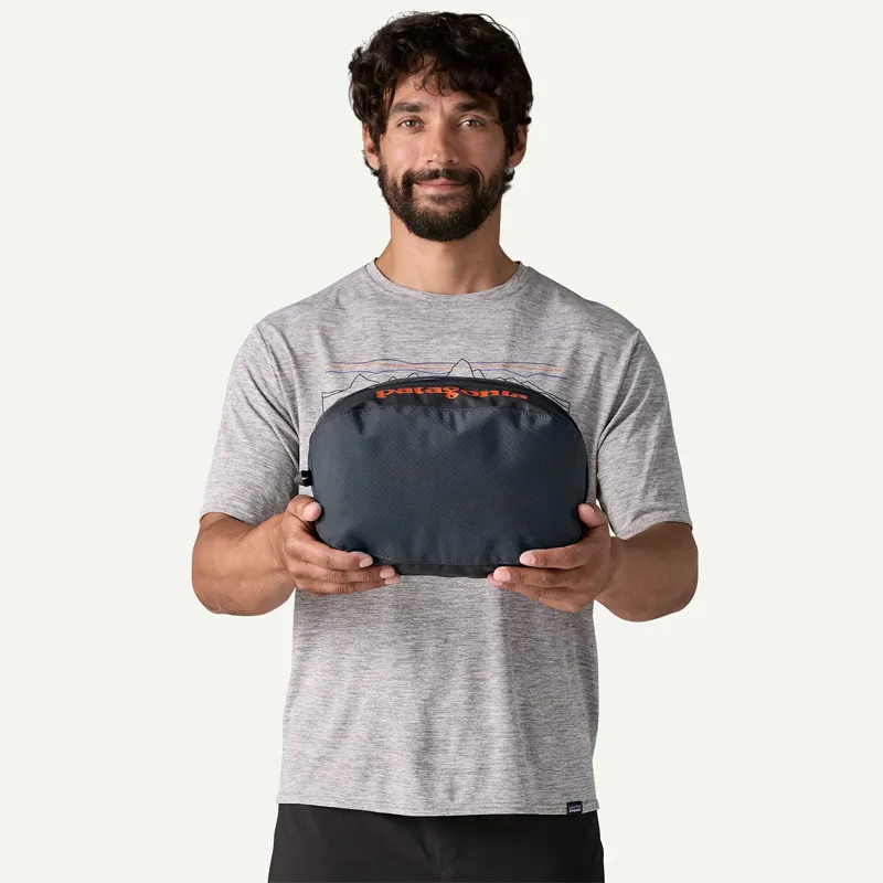 Patagonia Black Hole 6L Cube in Current Blue-2