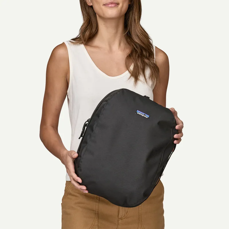 Patagonia Black Hole 14l Cube in Black-3