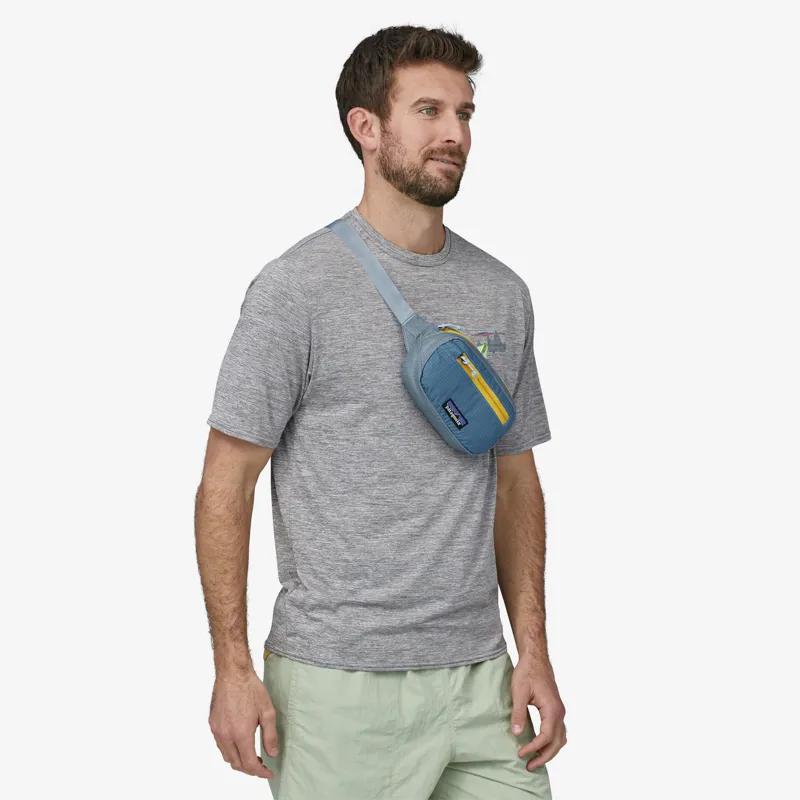 Patagonia Ultralight Black Hole 1l Mini Hip Pack in Obsidian Plum-3