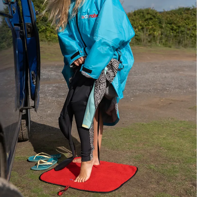 Dryrobe Change Mat in Black/Red-3