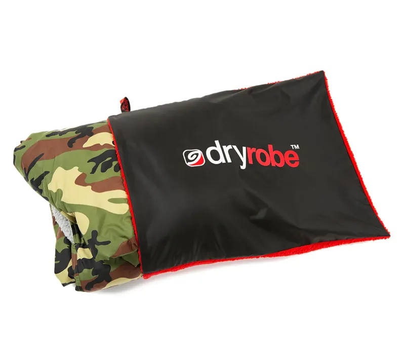 Dryrobe Cushion Cover in Black/Red-2
