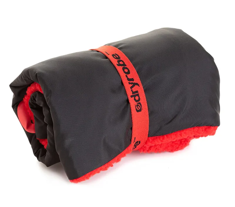 Dryrobe Cushion Cover in Black/Red-5