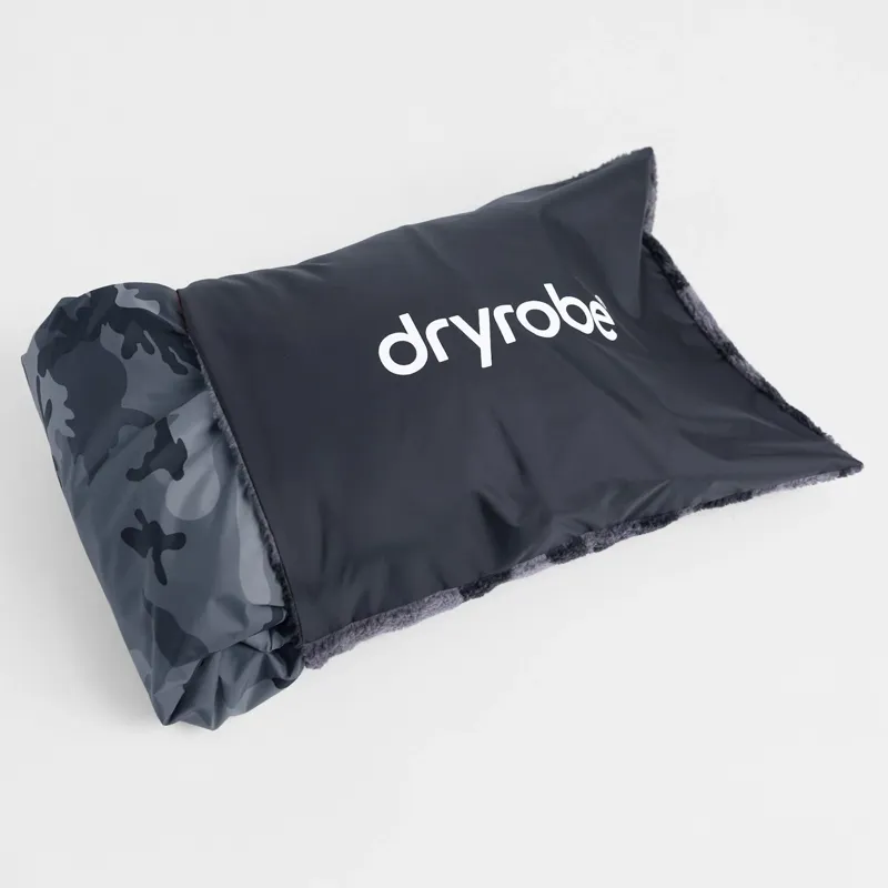 Dryrobe Cushion Cover in Black Camo-2