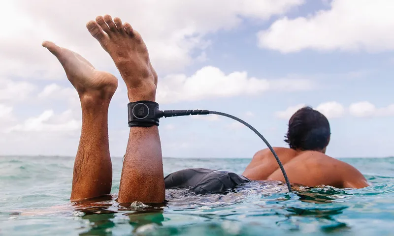 FCS Freedom Helix EcoBlend Leash in Smoke-White-8