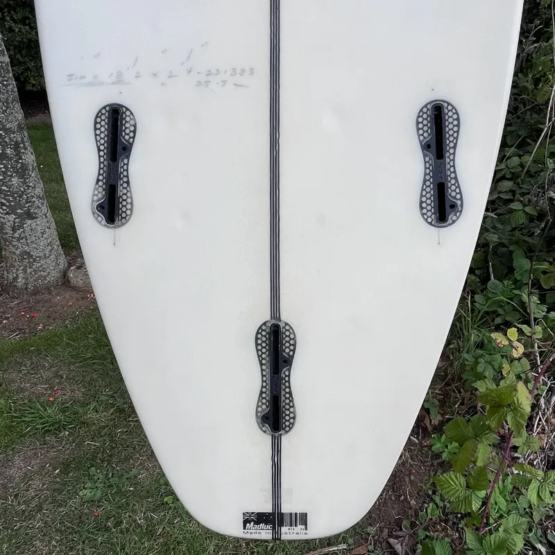 JS Monsta 5ft 10 Surfboard - FCS2-3