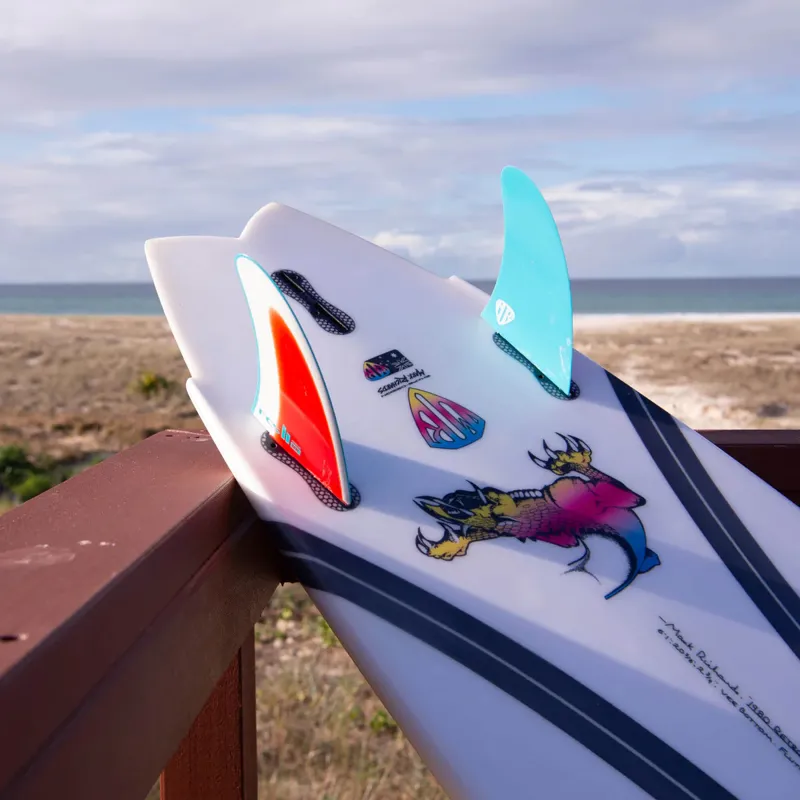 FCS II MR Freeride Twin Fin in Blue/Red/White-2