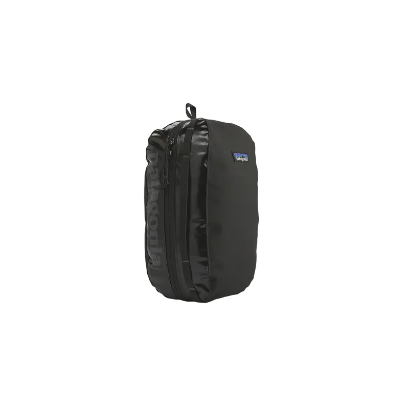 Patagonia Medium Black Hole Cube in Black