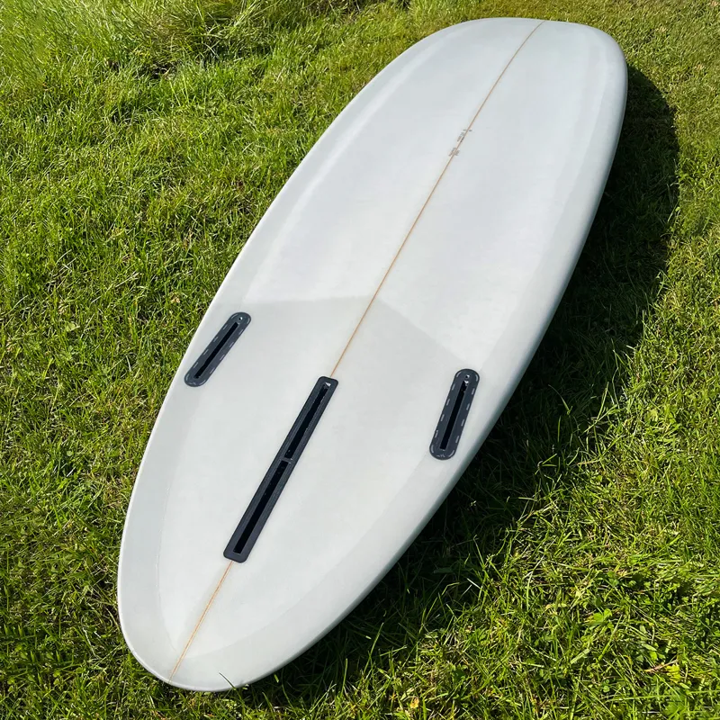 Love Machine Surfboards 6ft 08 Cheet in Clear/Grey - Futures Sides-5