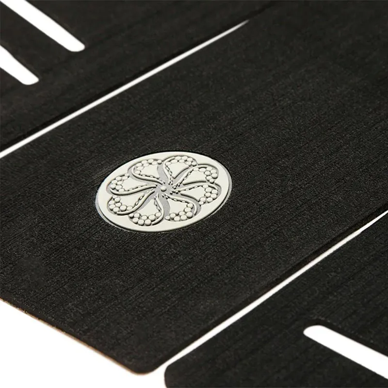 Octopus Front Deck III Scrub Tech Traction Pad in Black-2