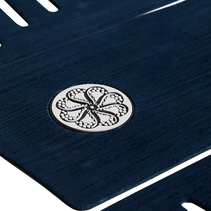 Octopus Front Deck III Scrub Tech Traction Pad in Midnight-2