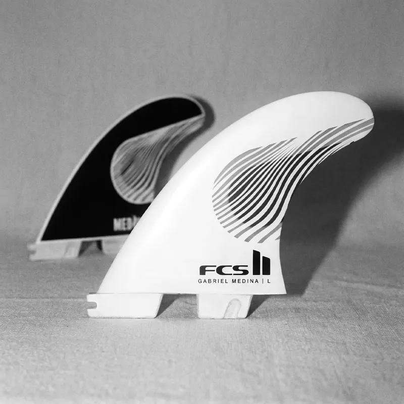 FCS II Gabriel Medina PC Aircore Tri Fin Set in Black/White-4