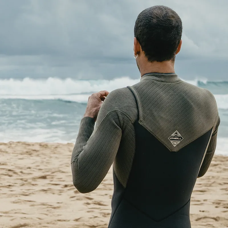 O'Neill Hyperfreak 3-2mm+ Chest Zip Wetsuit in Raven/Army-4