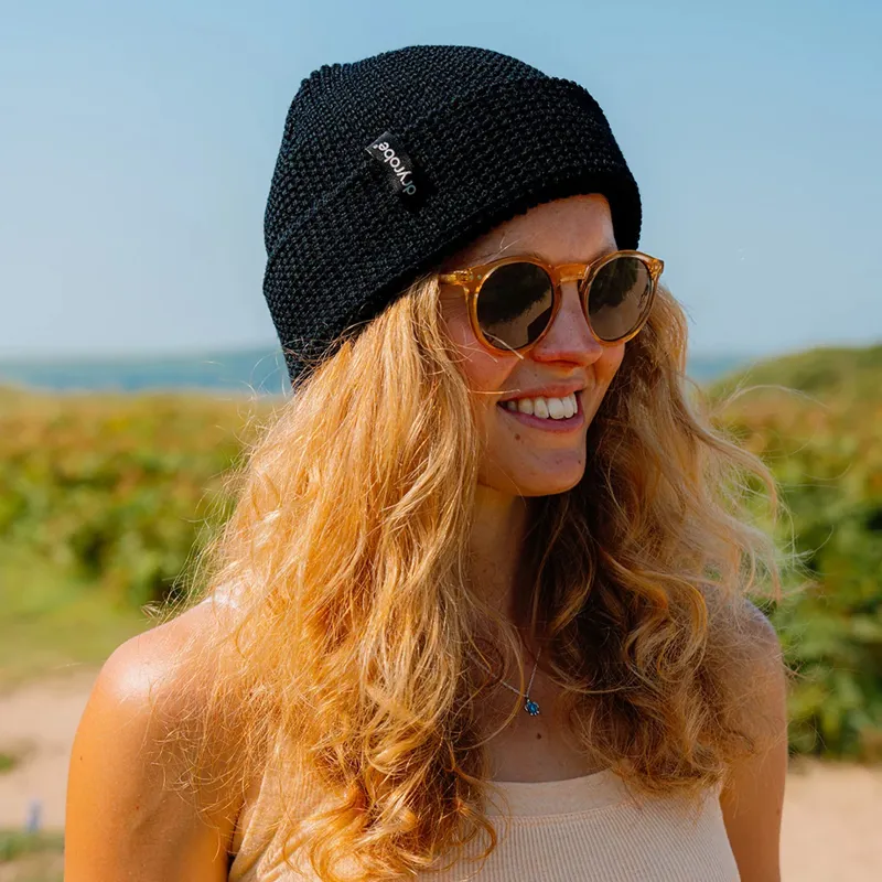 Dryrobe Waffle Beanie in Black-4
