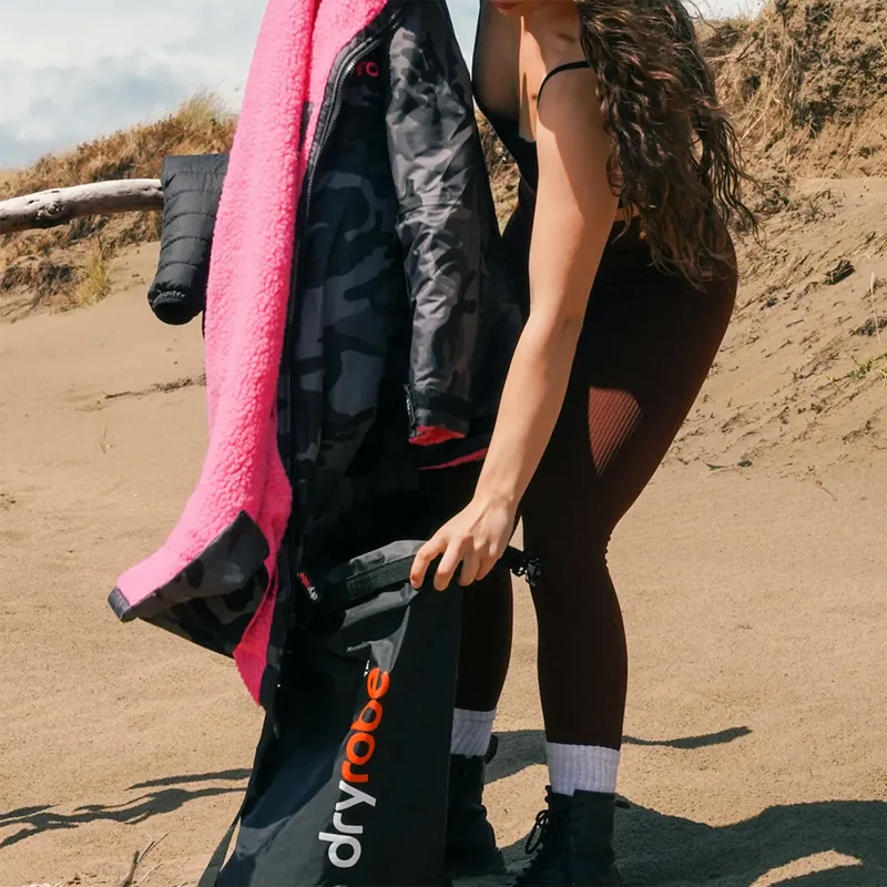 Dryrobe Compression Travel Bag in Black-4